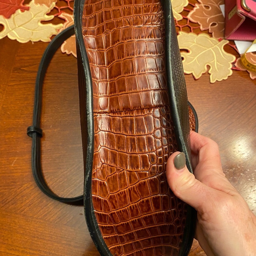 NWOT Bar Harbor Croc leather triangle crossbody - Picture 4 of 11